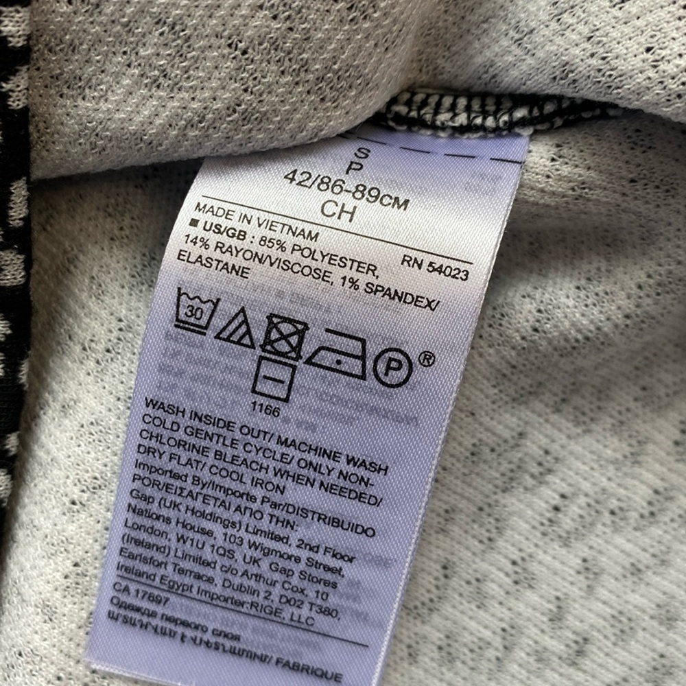 Banana Republic sleeveless top in cheetah print. - Picture 6 of 11